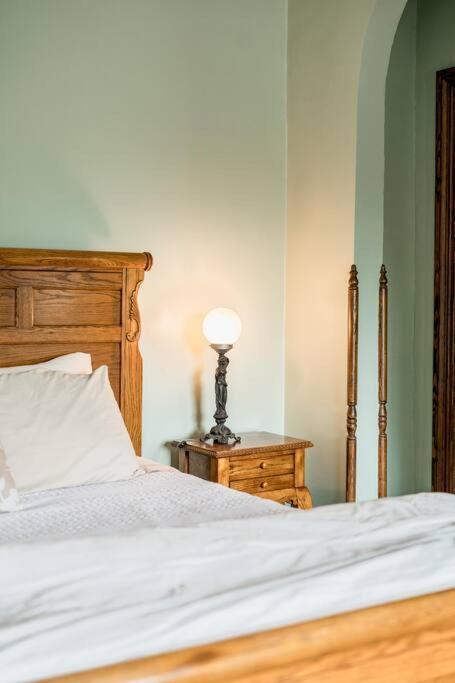 Peaceful Easy Feelings - King Sized Bed - Sleeps 2 Apartment Lynchburg Exterior photo