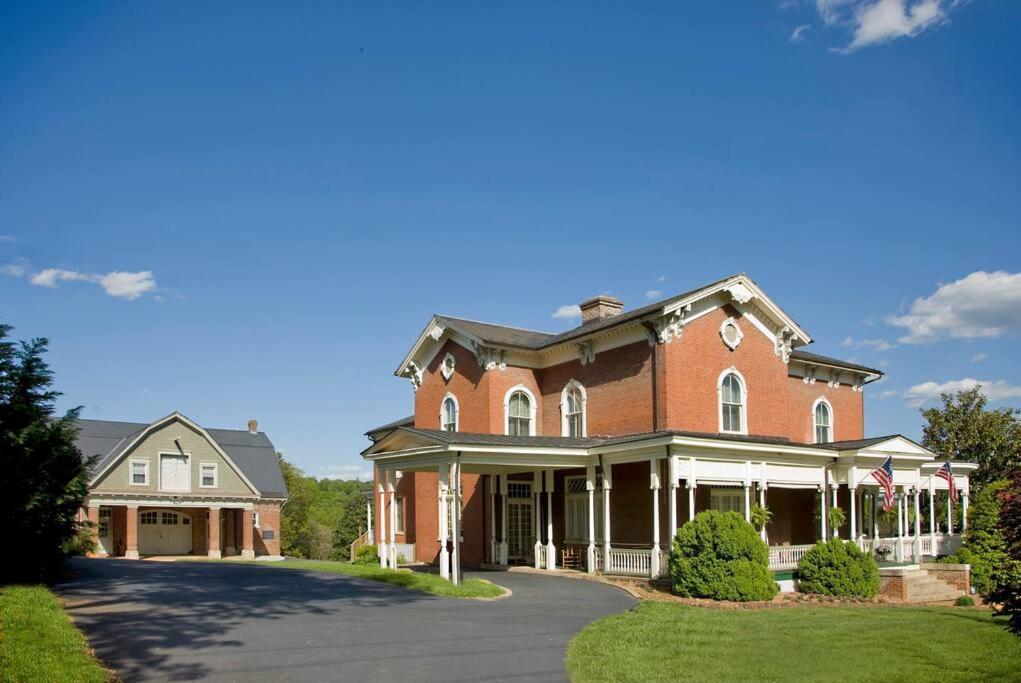Peaceful Easy Feelings - King Sized Bed - Sleeps 2 Apartment Lynchburg Exterior photo