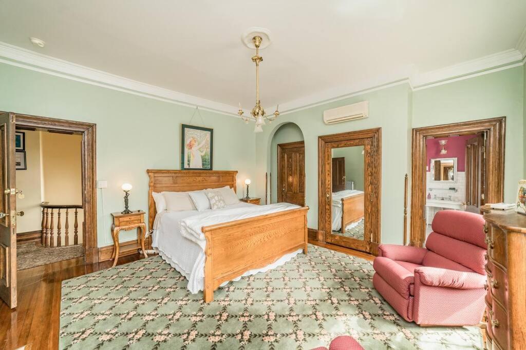 Peaceful Easy Feelings - King Sized Bed - Sleeps 2 Apartment Lynchburg Exterior photo