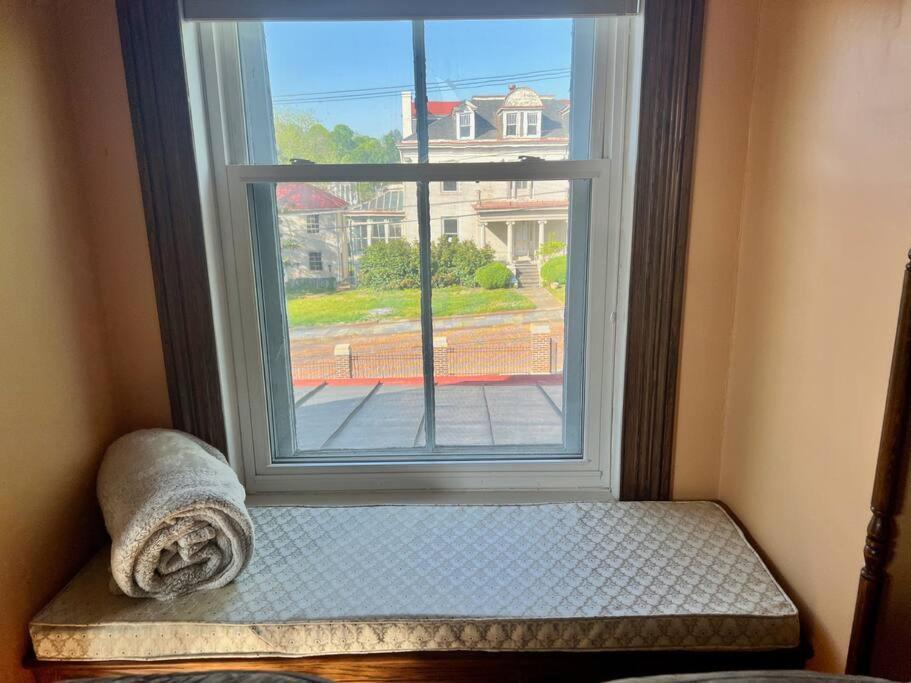 Peaceful Easy Feelings - King Sized Bed - Sleeps 2 Apartment Lynchburg Exterior photo