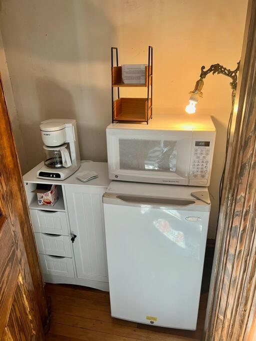 Peaceful Easy Feelings - King Sized Bed - Sleeps 2 Apartment Lynchburg Exterior photo